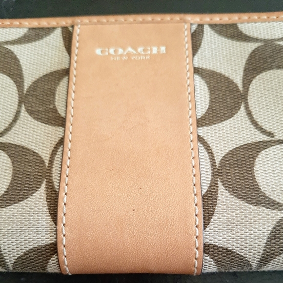 Coach Handbags - Coach Wristlet
